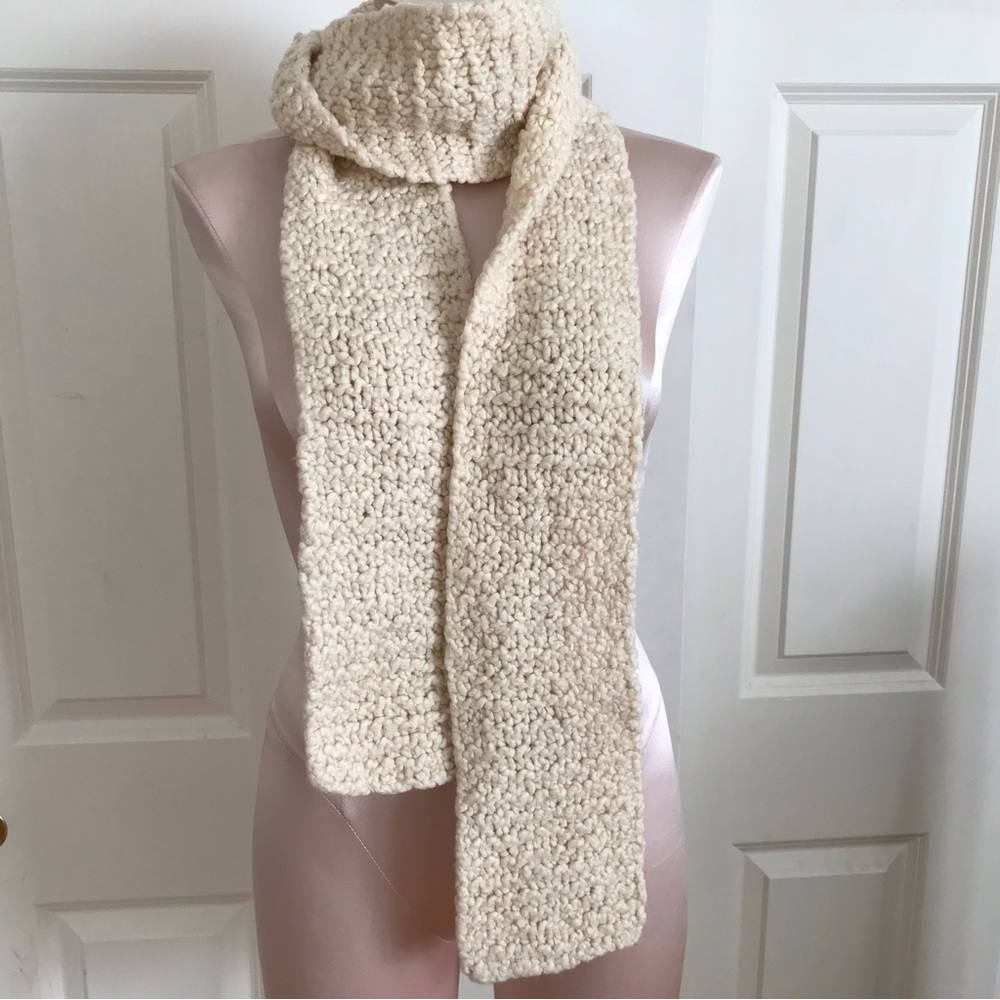 Banana Republic Women’s  Hand knit Wool Scraf Cream Color 72”X5” One Size